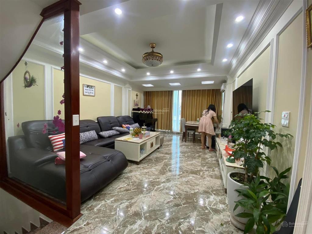 Bán nhà phố hoàng cầu  trần quang diệu  50m 6tầng 10m ra ôtô tránh  nhà xây còn rất mới  sổ đẹp