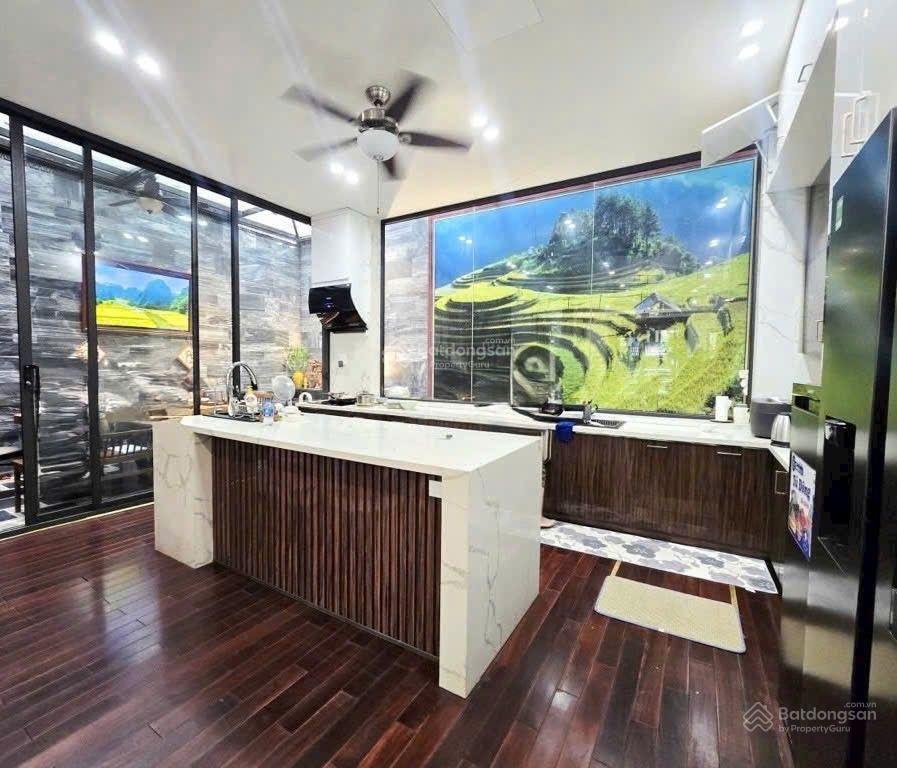 Nhà đẹp phố trần quang diệu 60m2 5 tầng nhỉnh 10 tỷ  ô tô 7 chỗ đỗ cổng  3 thoáng dân xây thoáng