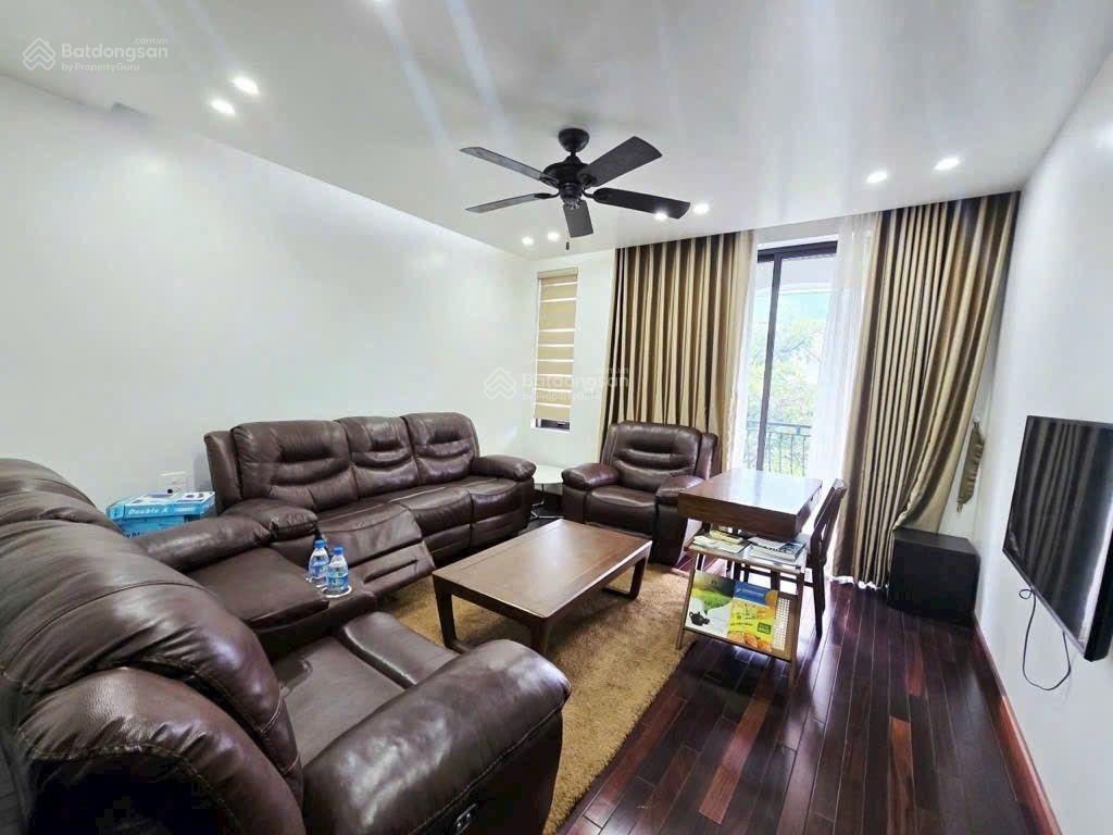 Nhà đẹp phố trần quang diệu 60m2 5 tầng nhỉnh 10 tỷ  ô tô 7 chỗ đỗ cổng  3 thoáng dân xây thoáng