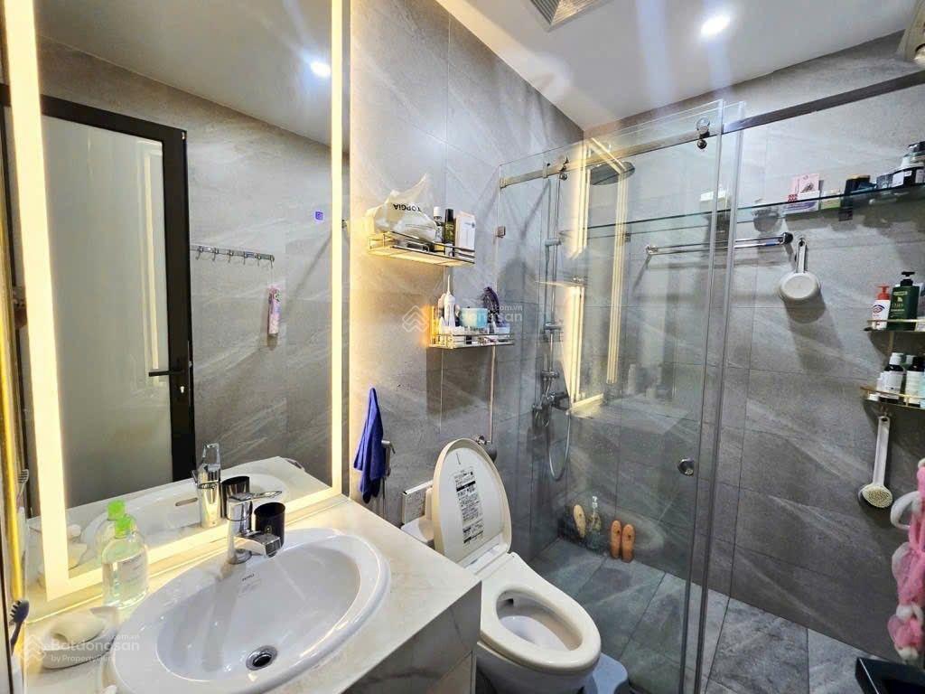 Nhà đẹp phố trần quang diệu 60m2 5 tầng nhỉnh 10 tỷ  ô tô 7 chỗ đỗ cổng  3 thoáng dân xây thoáng