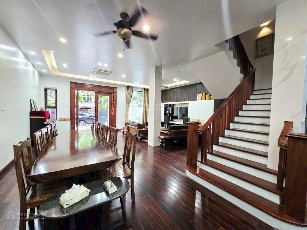 Nhà đẹp phố trần quang diệu 60m2 5 tầng nhỉnh 10 tỷ  ô tô 7 chỗ đỗ cổng  3 thoáng dân xây thoáng