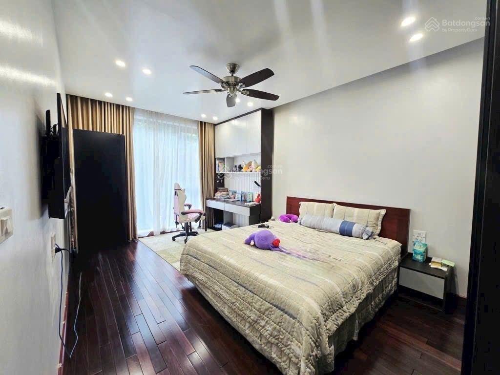Nhà đẹp phố trần quang diệu 60m2 5 tầng nhỉnh 10 tỷ  ô tô 7 chỗ đỗ cổng  3 thoáng dân xây thoáng