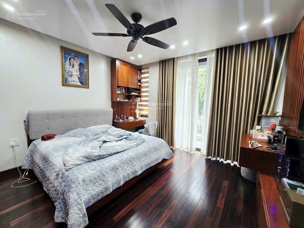Nhà đẹp phố trần quang diệu 60m2 5 tầng nhỉnh 10 tỷ  ô tô 7 chỗ đỗ cổng  3 thoáng dân xây thoáng