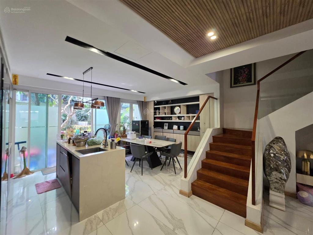 Nhà hoàng cầu đống đa  2 mặt ngõ ô tô tránh kinh doanh ô chờ thang máy kinh doanh nhà cực đẹp