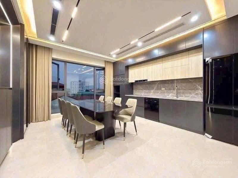 Nhà phố đào tấn  48m2 thang máy  ngõ nông, vài bước ra mặt phố  mặt tiền đẹp nhà mới thoáng