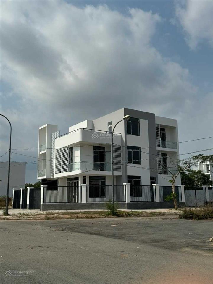 Cần tiền bán nền đất dự án sunflower city nhơn trạch đồng nai 161m2 giá 1,1 tỷ.  0935 373 ***