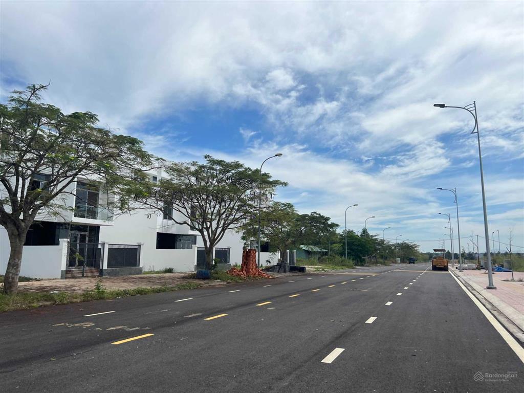 Cần tiền bán nền đất dự án sunflower city nhơn trạch đồng nai 161m2 giá 1,1 tỷ.  0935 373 ***