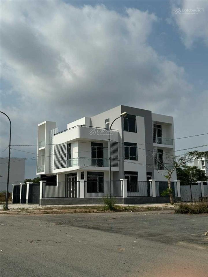 Khách cần tiền bán gấp nền biệt thự dự án sunflower city 215m2 giá 1,5 tỷ.  0935 373 ***