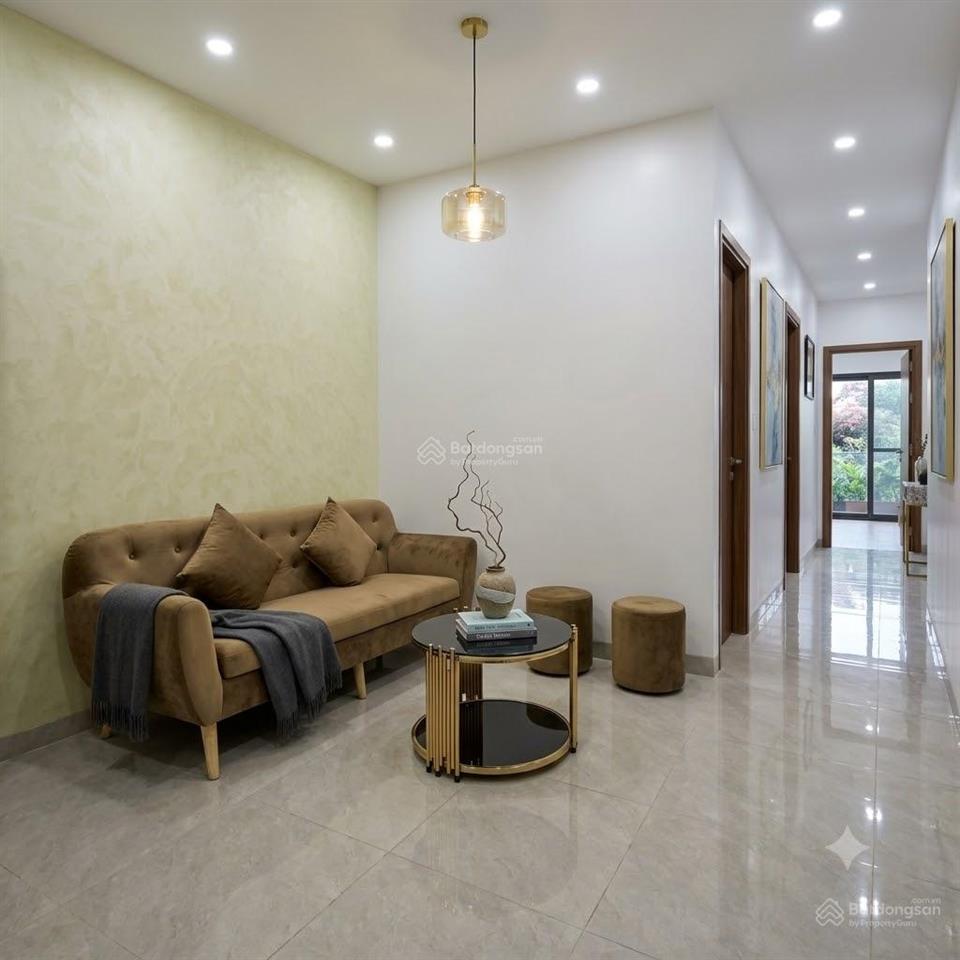 Cho thuê ccmn phố nguyễn văn cừ 60m2  2 pn, 1pk  ô tô đỗ cửa  thang máy  full nội thất