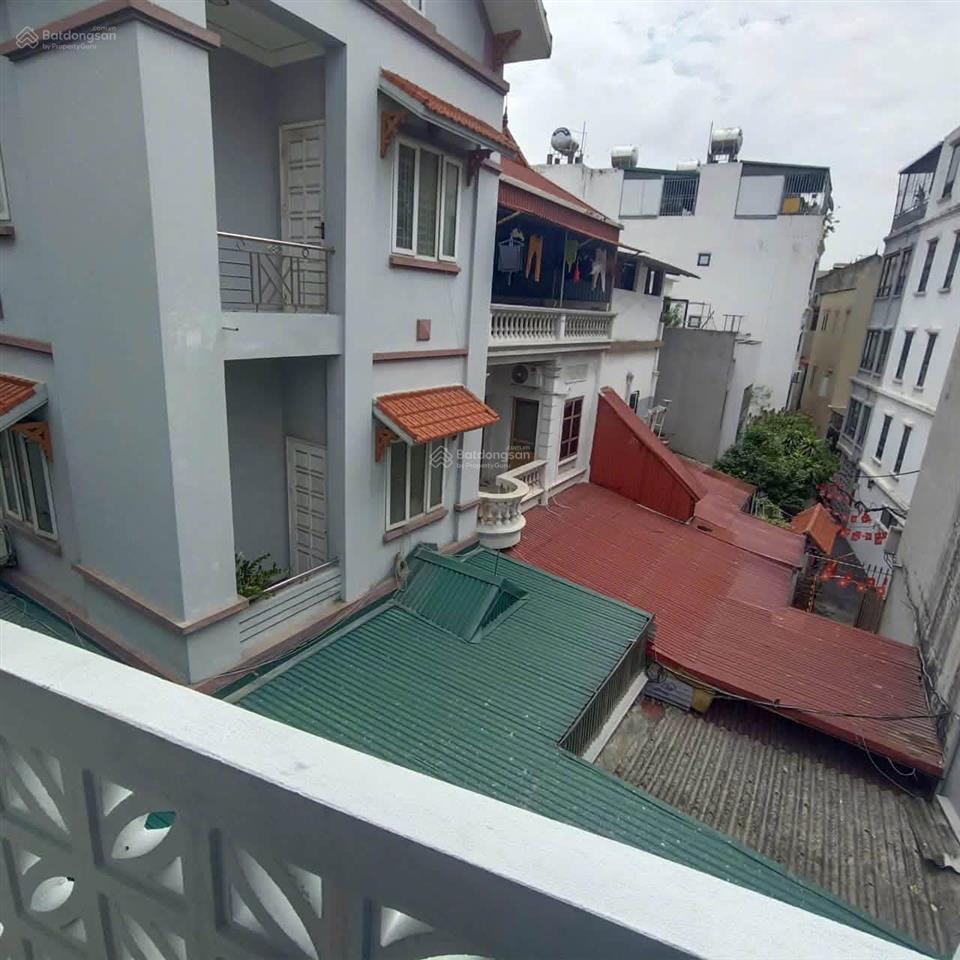 Cho thuê ccmn phố nguyễn văn cừ 60m2  2 pn, 1pk  ô tô đỗ cửa  thang máy  full nội thất
