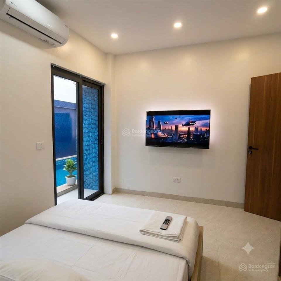 Cho thuê ccmn phố nguyễn văn cừ 60m2  2 pn, 1pk  ô tô đỗ cửa  thang máy  full nội thất
