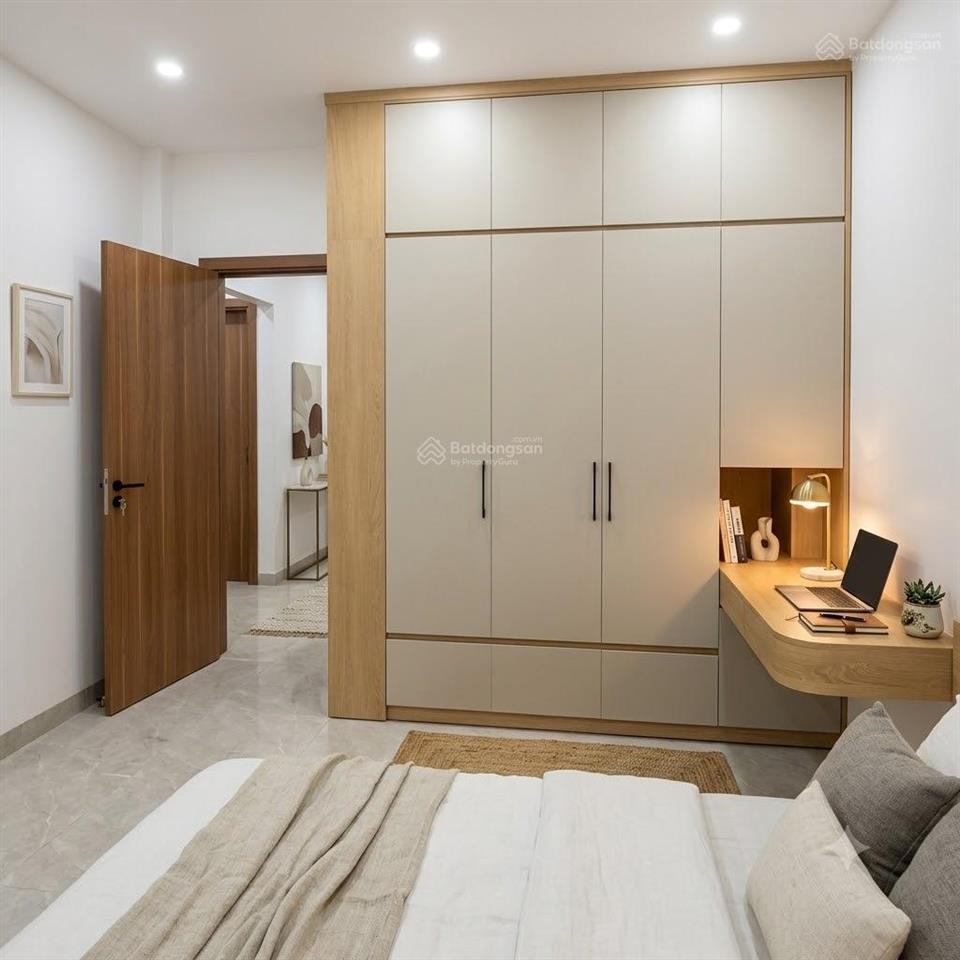 Cho thuê ccmn phố nguyễn văn cừ 60m2  2 pn, 1pk  ô tô đỗ cửa  thang máy  full nội thất