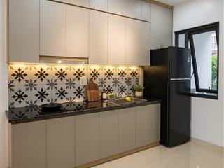 Cho thuê ccmn phố nguyễn văn cừ 60m2  2 pn, 1pk  ô tô đỗ cửa  thang máy  full nội thất