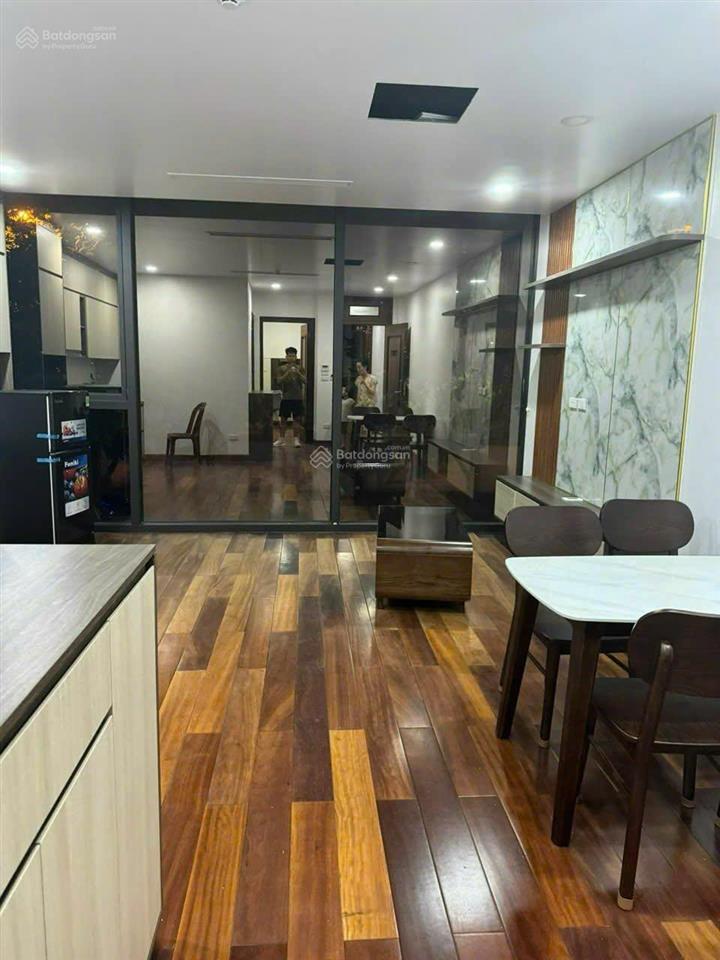 Cho thuê ccmn cao cấp phố lâm hạ long biên 1 n+1k