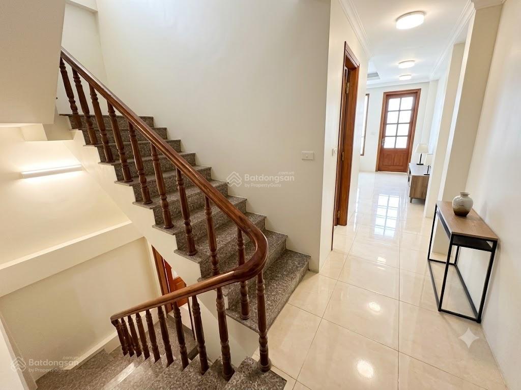 Cho thuê ccmn 2 ngủ 65m2 tại ngọc lâm  ô tô tránh  full nội thất  miễn phí dịch vụ