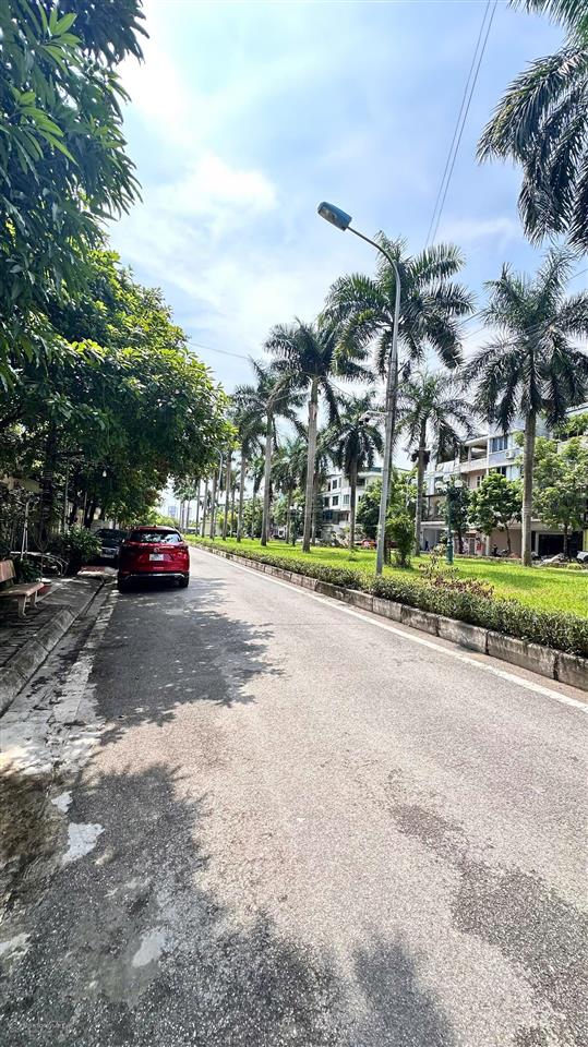 Liền kề tân tây đô 5 tầng thang máy  ô tô đỗ cửa  view vườn hoa  chủ mót bán