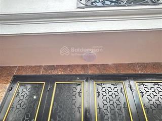 Bán ccmn văn trì, bắc từ liêm  7 tầng thang máy  16 phòng khép kín  dòng tiền 800tr/năm