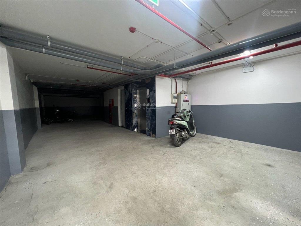 Bán tòa nhà văn phòng mặt phố  28 phòng studio  dòng tiền 2,2 tỷ/năm
