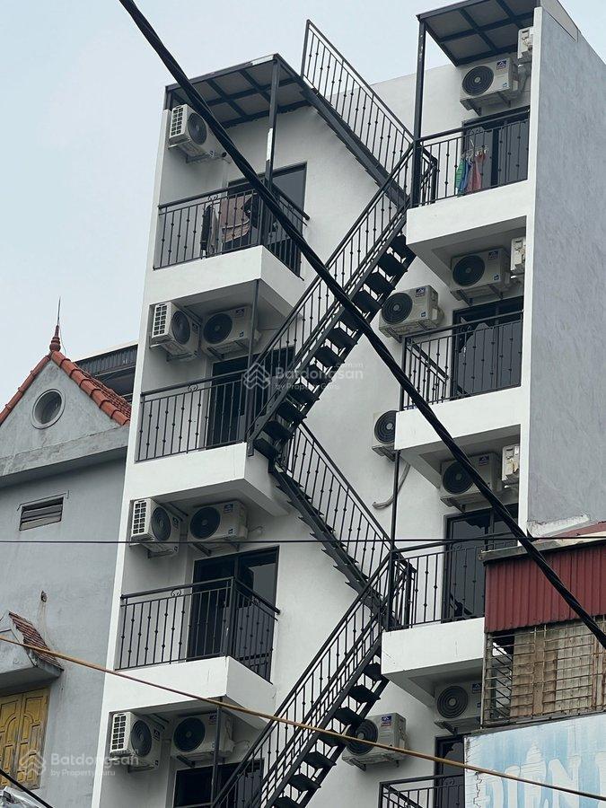 Bán tòa nhà văn phòng mặt phố  28 phòng studio  dòng tiền 2,2 tỷ/năm