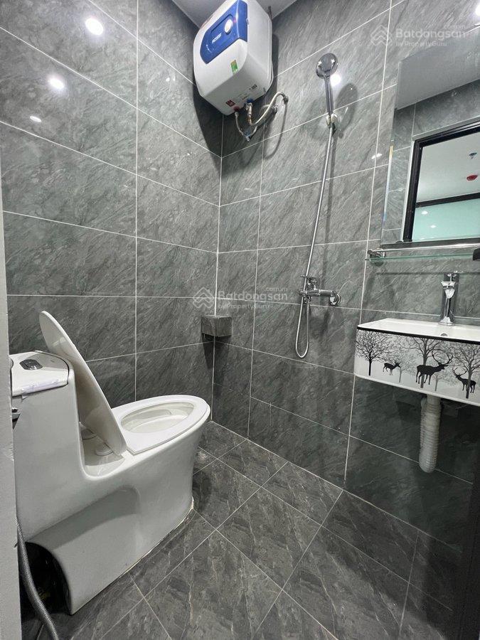 Bán tòa nhà văn phòng mặt phố  28 phòng studio  dòng tiền 2,2 tỷ/năm
