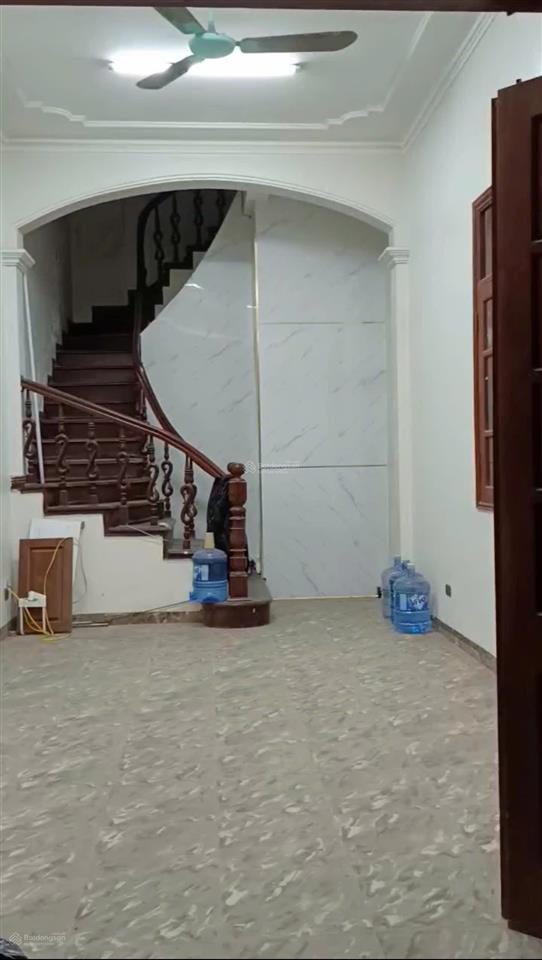 Cho thuê nhà nguyên căn ngõ yên lạc, vĩnh tuy, hbt  60m2  5 tầng  7 ngủ  ô tô đỗ cửa