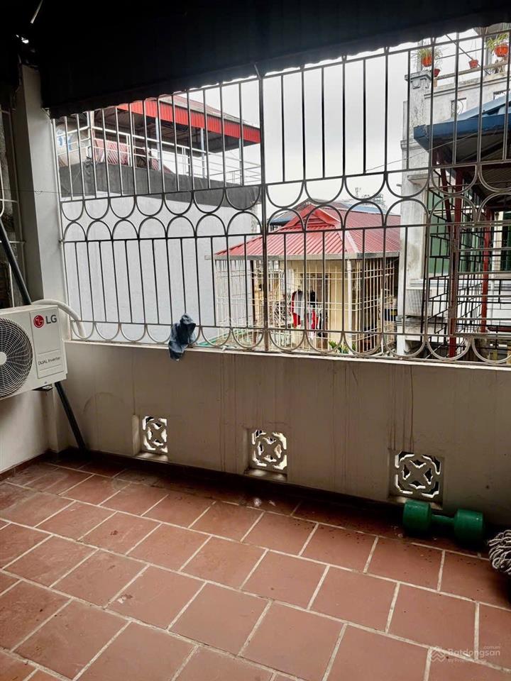 Cho thuê nhà nguyên căn ngõ yên lạc, vĩnh tuy, hbt  60m2  5 tầng  7 ngủ  ô tô đỗ cửa