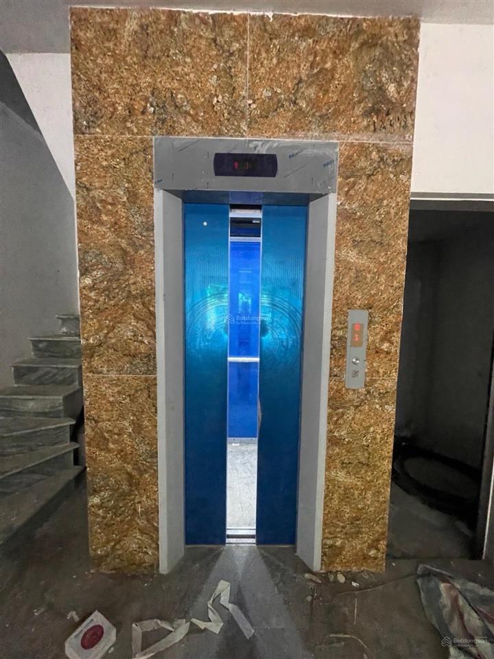 Nhà 6 tầng thang máy hoài đức  ô tô tải tránh trước nhà
