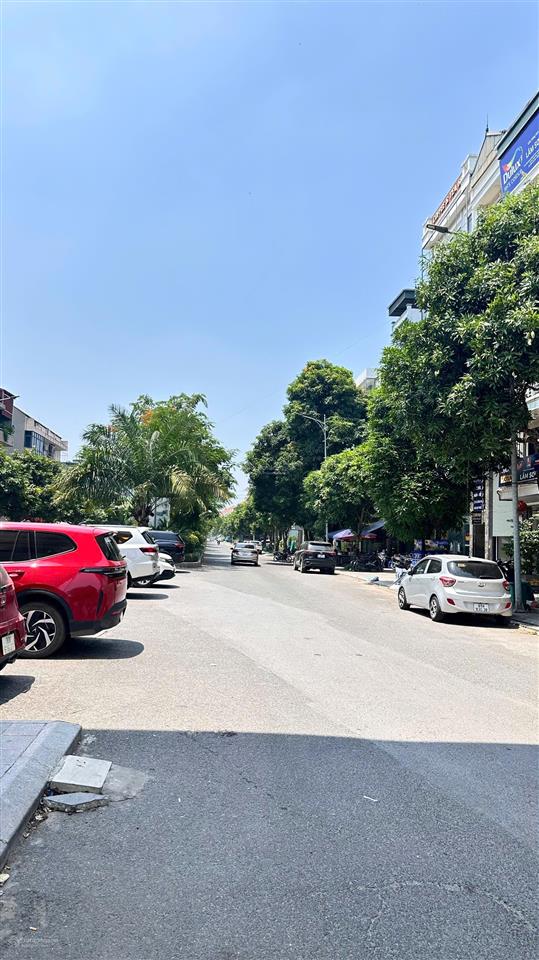 Chủ mót bán giảm sâu nhà lk hinode royal park, mặt đường trục chính hoàng gia 35m