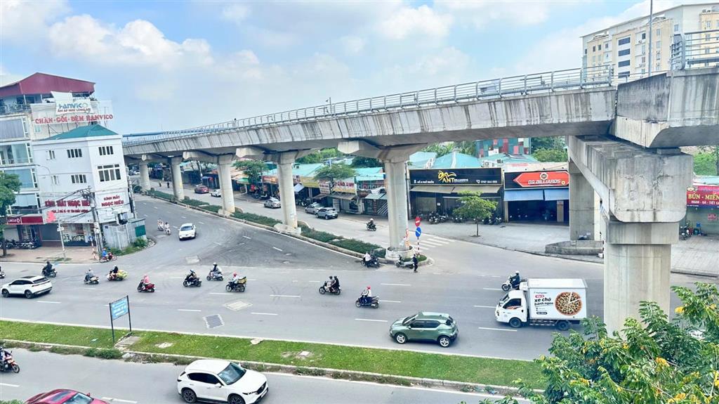 Nhà 7 tầng mặt phố nhổn  mt 9m  gần ga metro và xe bus