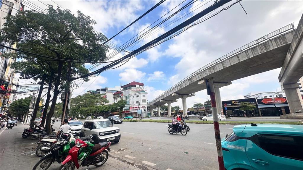 Nhà 7 tầng mặt phố nhổn  mt 9m  gần ga metro và xe bus