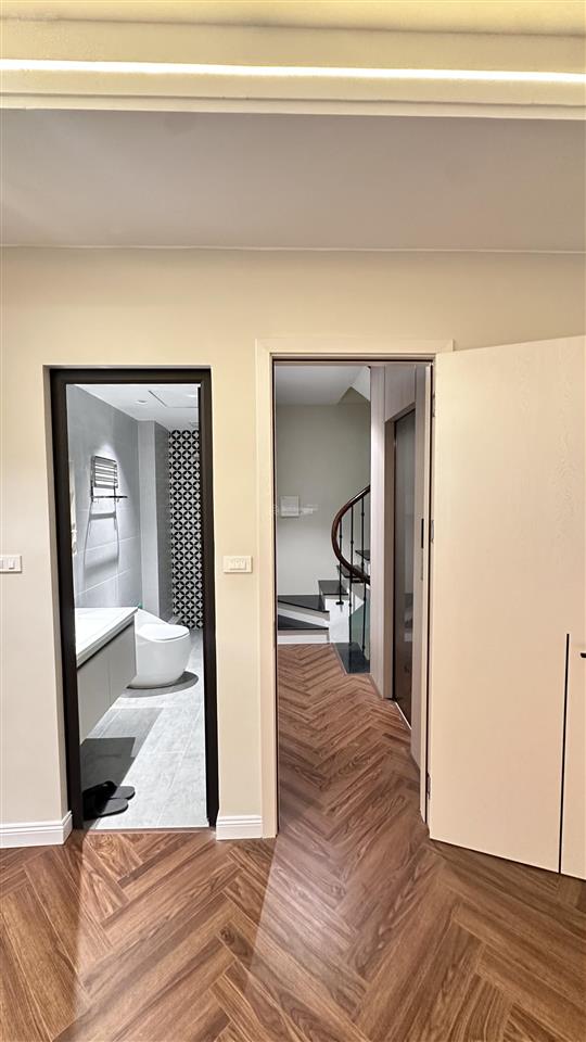 Nhà đẹp 6 tầng thang máy mới xây gần chợ xanh định công  full nội thất đẹp