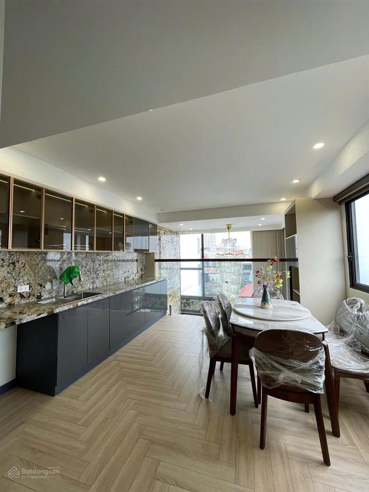 Cho thuê nhà trọ view hồ tây sát mặt hồ, thang máy, ô tô vào nhà