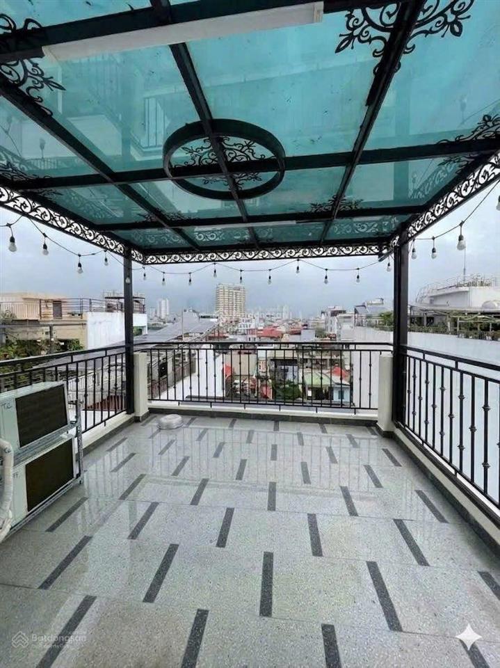 Cho thuê nhà trọ view hồ tây sát mặt hồ, thang máy, ô tô vào nhà