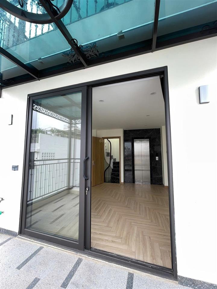 Cho thuê nhà trọ view hồ tây sát mặt hồ, thang máy, ô tô vào nhà