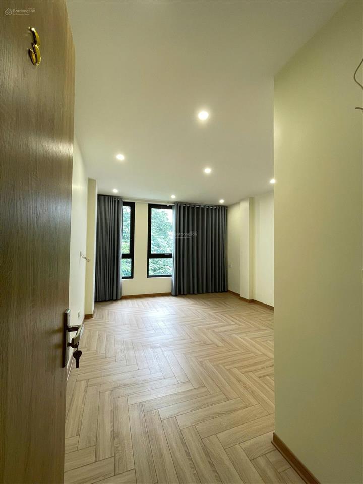 Cho thuê nhà trọ view hồ tây sát mặt hồ, thang máy, ô tô vào nhà