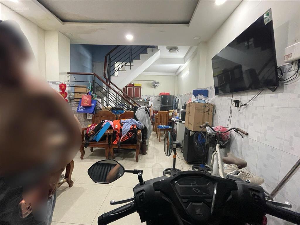 Bán nhà giá rẻ nhất khu vực, vị trí cực đẹp, sát nhà thờ, vài bước chân, chỉ 3,489 tỷ