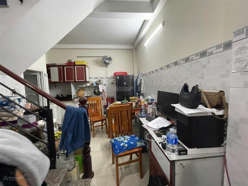 Bán nhà giá rẻ nhất khu vực, vị trí cực đẹp, sát nhà thờ, vài bước chân, chỉ 3,489 tỷ