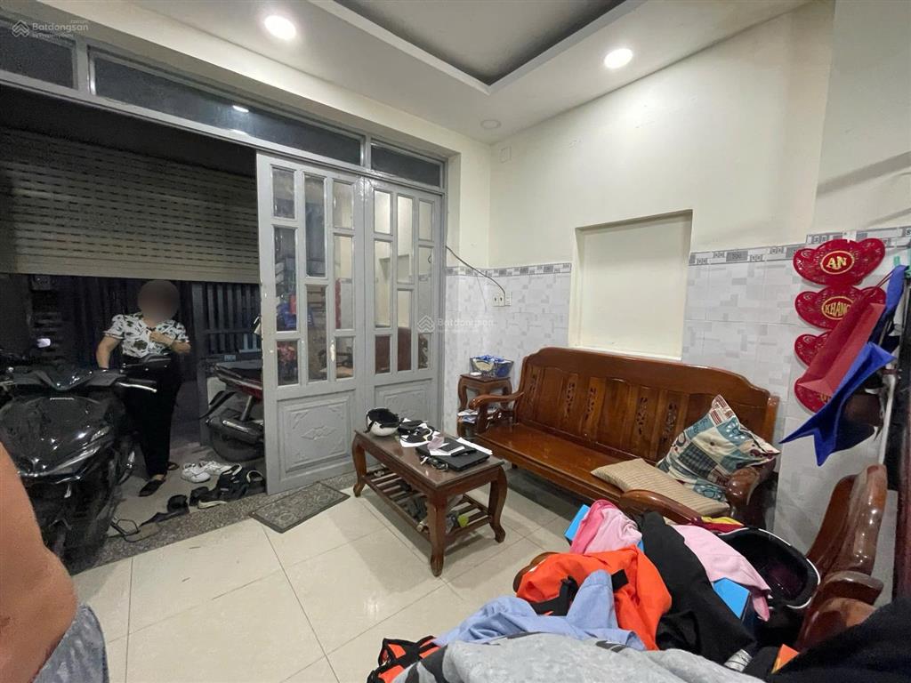 Bán nhà giá rẻ nhất khu vực, vị trí cực đẹp, sát nhà thờ, vài bước chân, chỉ 3,489 tỷ