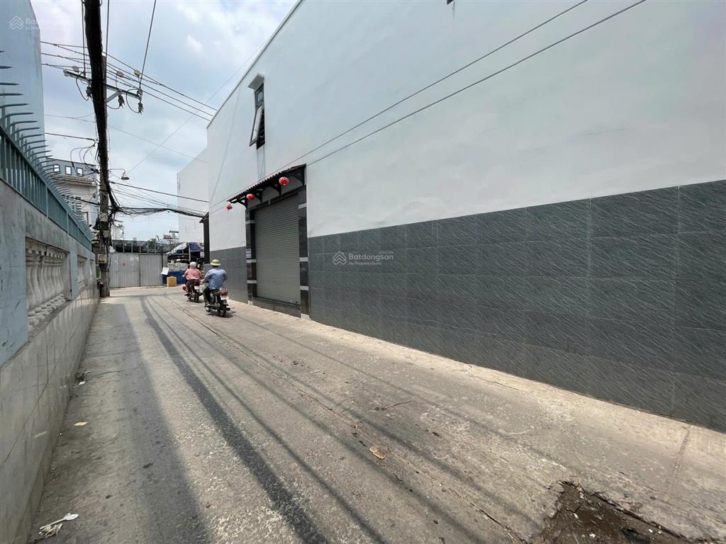 Bán nhà giá rẻ nhất khu vực, vị trí cực đẹp, sát nhà thờ, vài bước chân, chỉ 3,489 tỷ