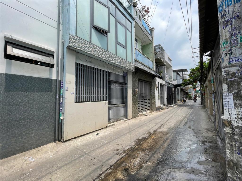 Bán nhà giá rẻ nhất khu vực, vị trí cực đẹp, sát nhà thờ, vài bước chân, chỉ 3,489 tỷ