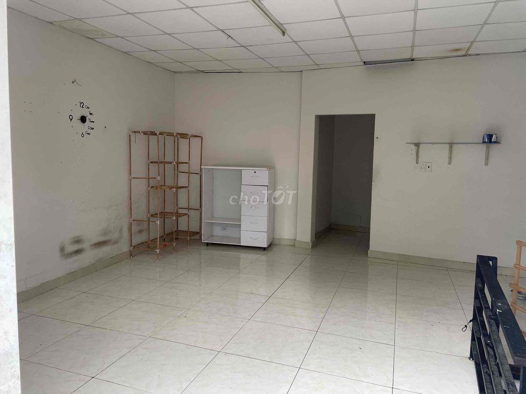 Cho thuê phòng rộng 30 m2
