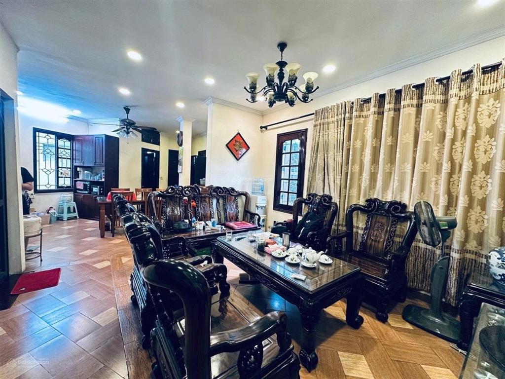 Mặt phố đống đa  70m 5t mt 17m  vỉa hè rộng  lô góc  view thoáng  kinh doanh  dòng tiền tốt