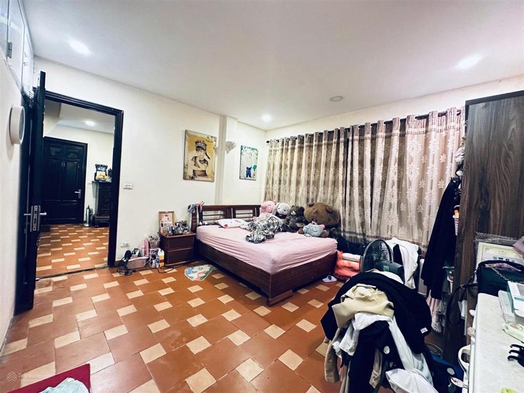 Mặt phố đống đa  70m 5t mt 17m  vỉa hè rộng  lô góc  view thoáng  kinh doanh  dòng tiền tốt