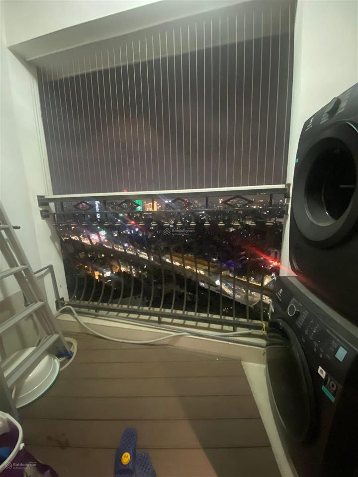 Bán căn hộ cao cấp royal city  131m tầng trung  4pn  full nội thất  sổ đỏ