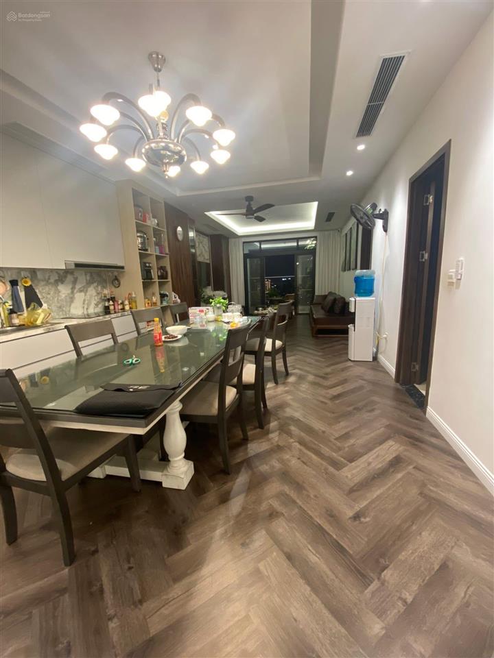 Bán căn hộ cao cấp royal city  131m tầng trung  4pn  full nội thất  sổ đỏ