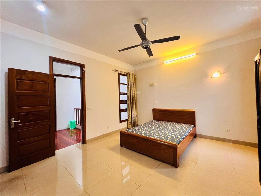 Võng thị  104m*5t mt 5m  2 mặt ngõ  mặt ngõ thông hồ tây  50m ra mặt phố  ô chờ thang máy