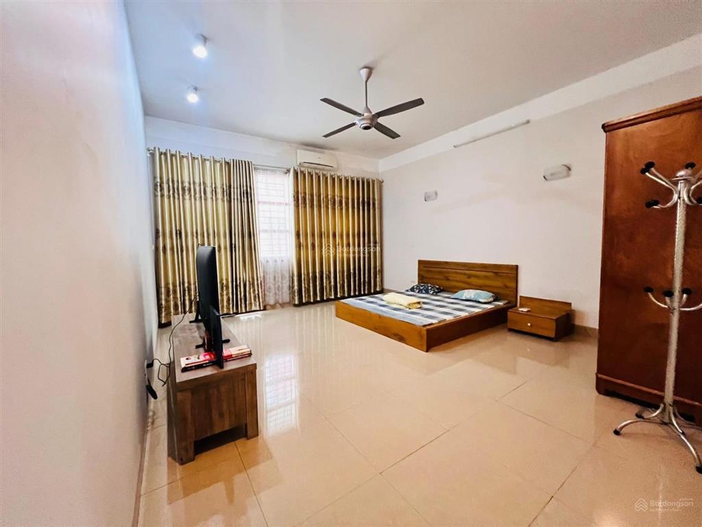 Võng thị  104m*5t mt 5m  2 mặt ngõ  mặt ngõ thông hồ tây  50m ra mặt phố  ô chờ thang máy