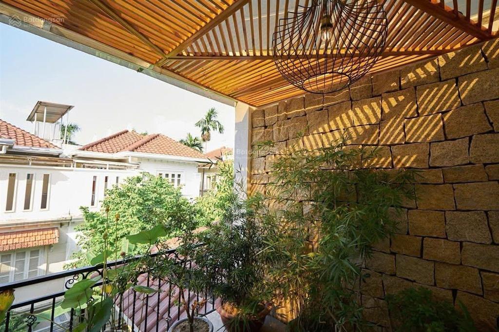 Biệt thư sân vườn kđt ciputra  300m mặt tiền 9.6m  lô góc  full nội thất  sổ đỏ đẹp