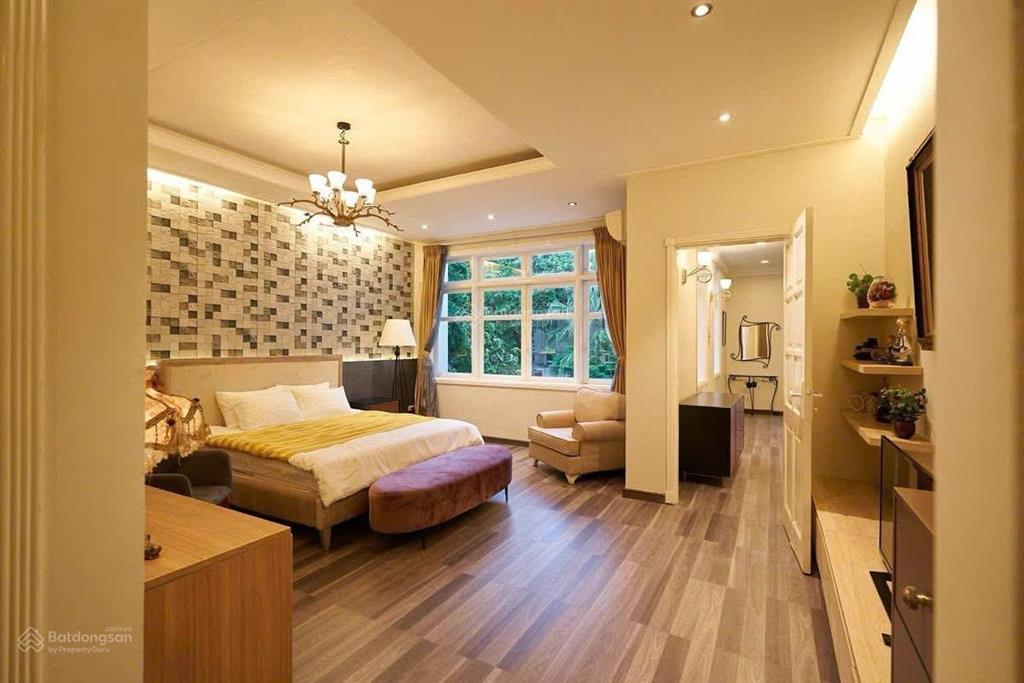 Biệt thư sân vườn kđt ciputra  300m mặt tiền 9.6m  lô góc  full nội thất  sổ đỏ đẹp