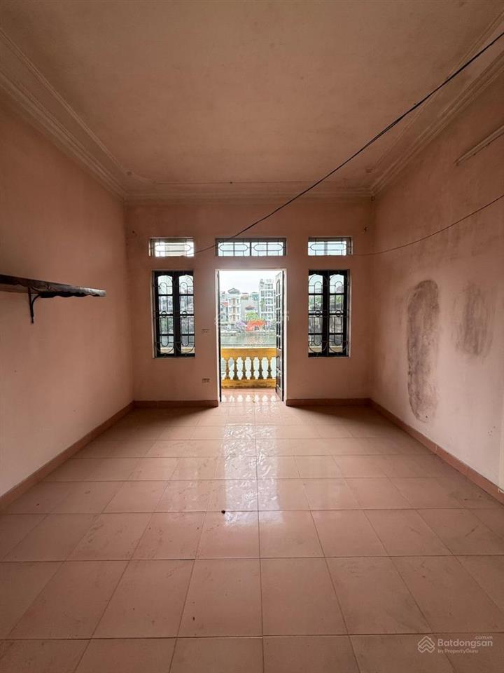 Bán đất mặt view hồ bồ đề  175m mt 6m  ô tô tránh  3 thoáng  xây toà hoặc biệt thự sân vườn